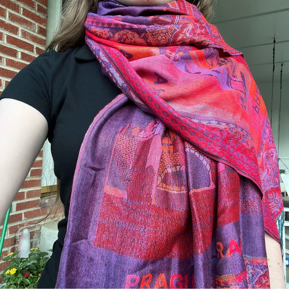 Women's Vibrant Red & Purple Patterned Scarf - Prague Landmark - 90% Cashmere